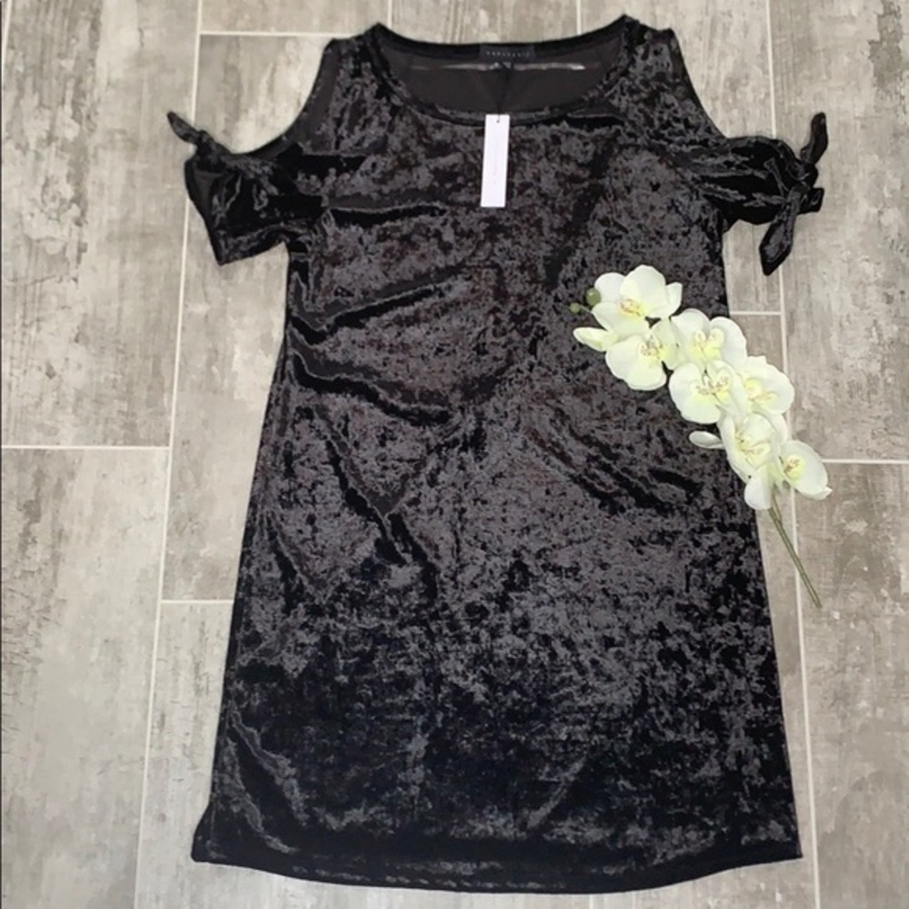 *NEW* SANCTUARY Black Velvet Cold Shoulder Shift Dress